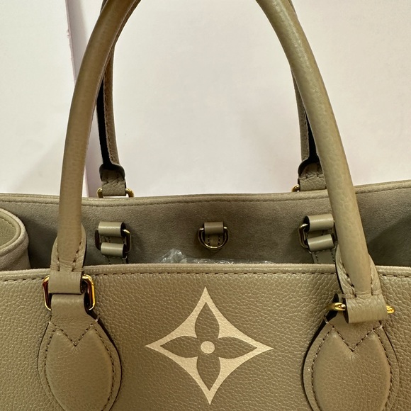 🧿Authentic Louis Vuitton Onthego MM turtle dove empriente leather🧿SOLD🧿 - Picture 5 of 13